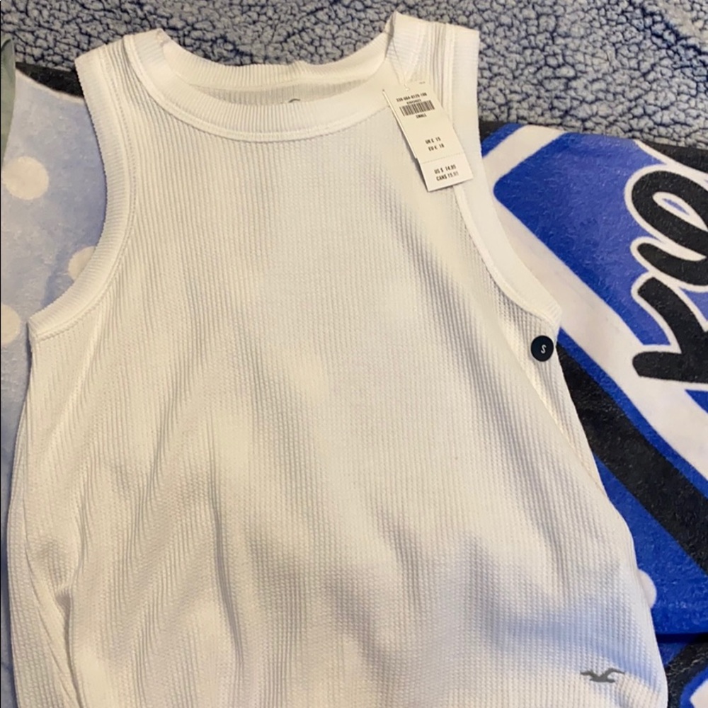 white hollister tank top never worn